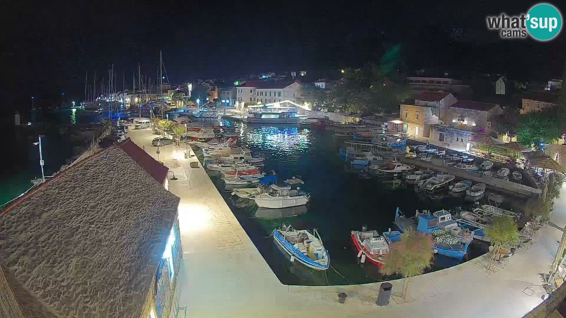 Webcam porto di Bol – Vista live sulla Riva e Marina