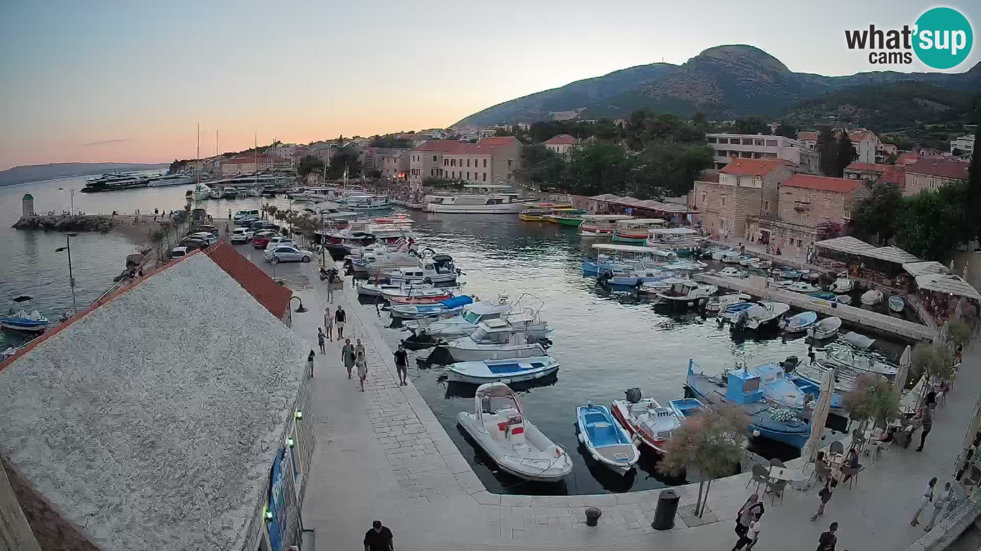 Webcam porto di Bol – Vista live sulla Riva e Marina