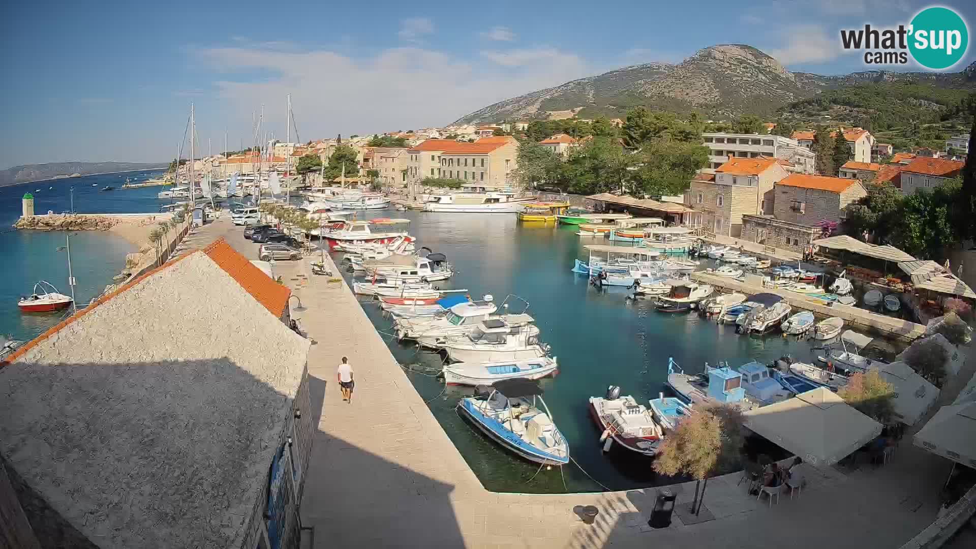 Web kamera Bol Riva – Pogled uživo na luku i marinu