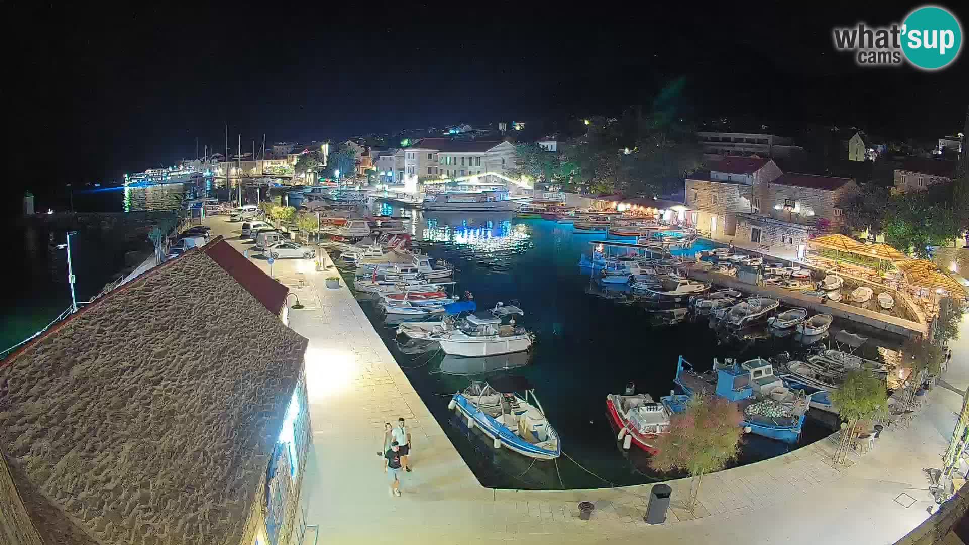 Web kamera Bol Riva – Pogled uživo na luku i marinu