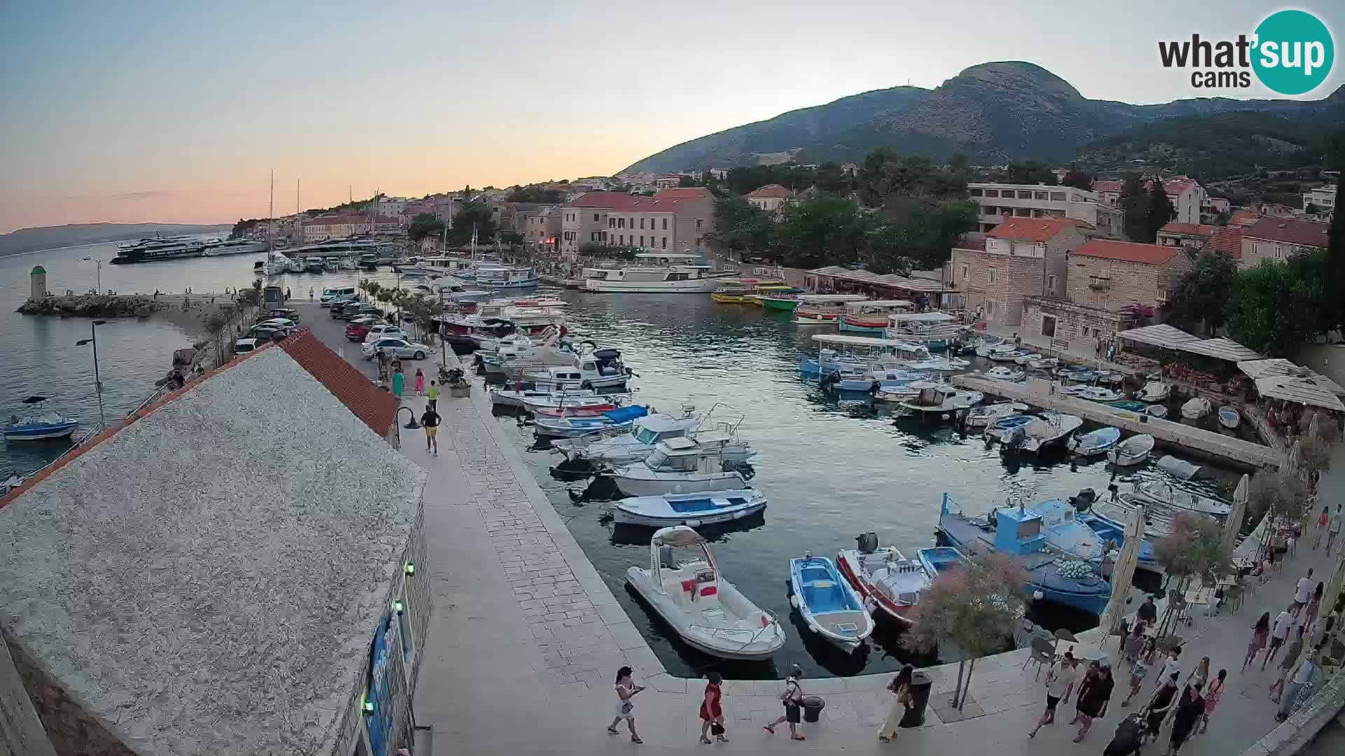 Webcam porto di Bol – Vista live sulla Riva e Marina