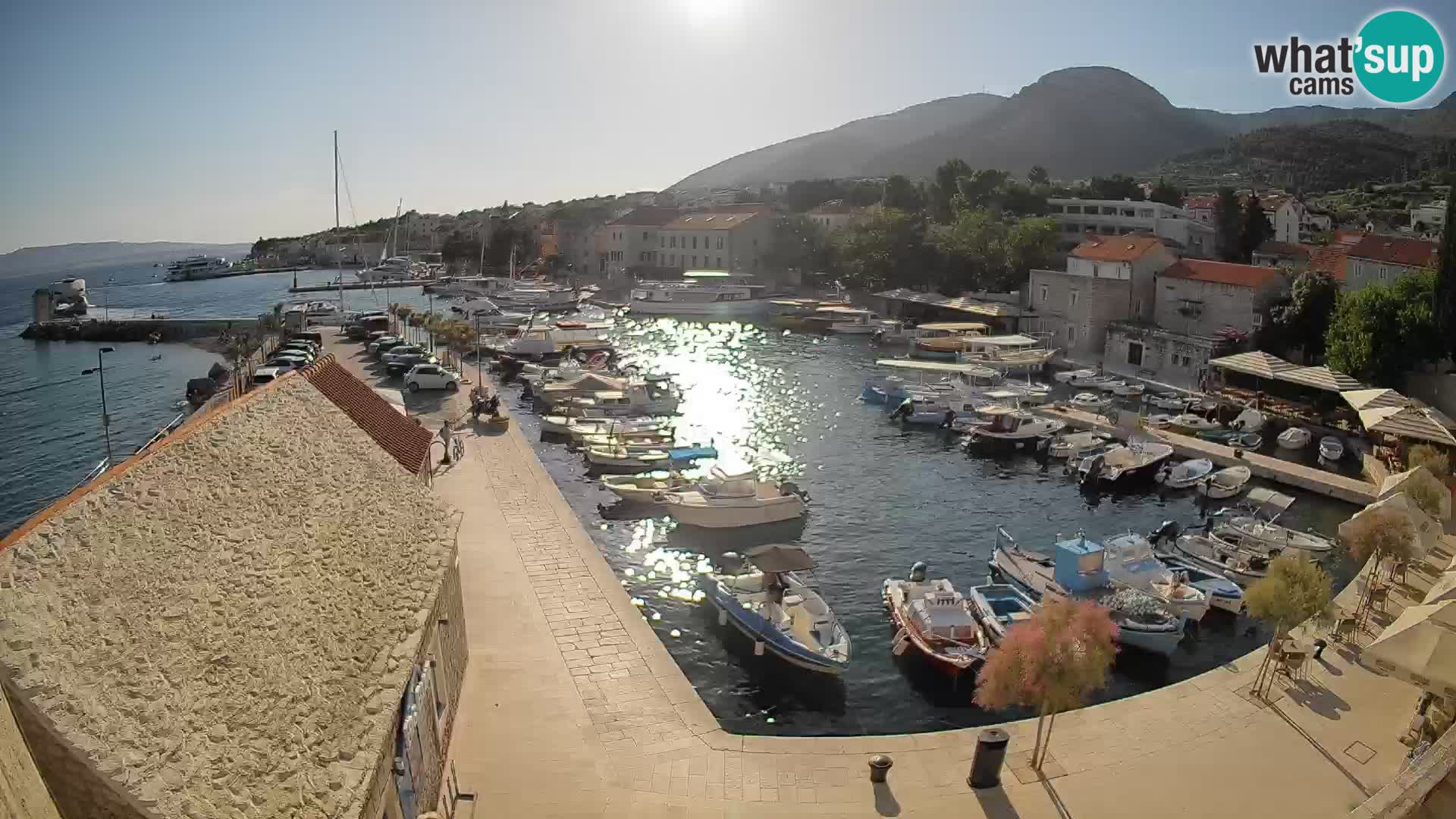 Webcam porto di Bol – Vista live sulla Riva e Marina