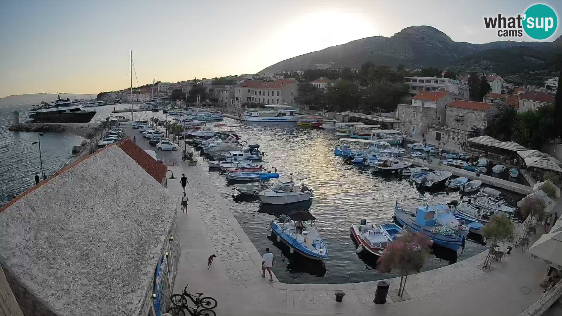 Webcam porto di Bol – Vista live sulla Riva e Marina