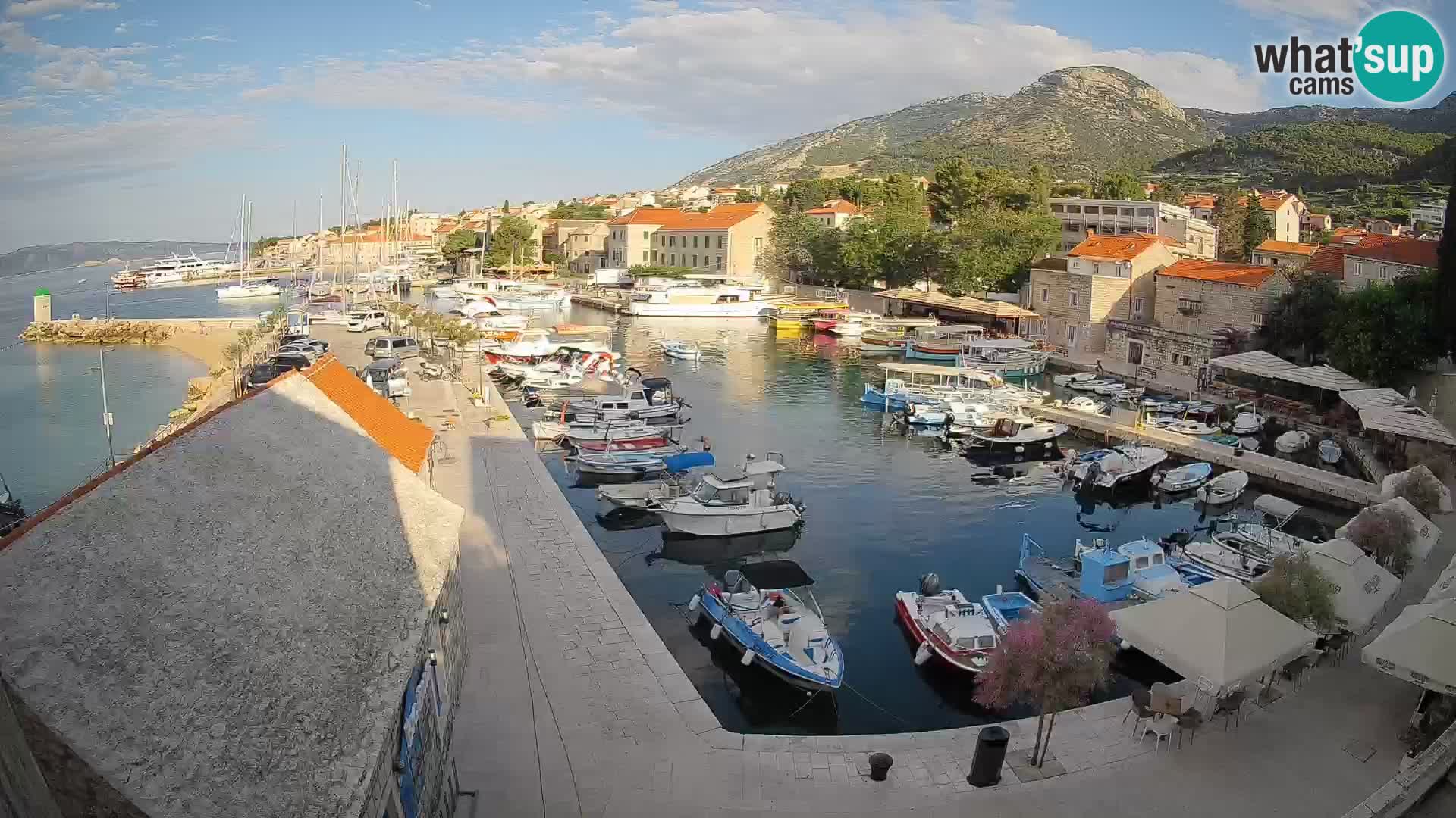 Web kamera Bol Riva – Pogled uživo na luku i marinu