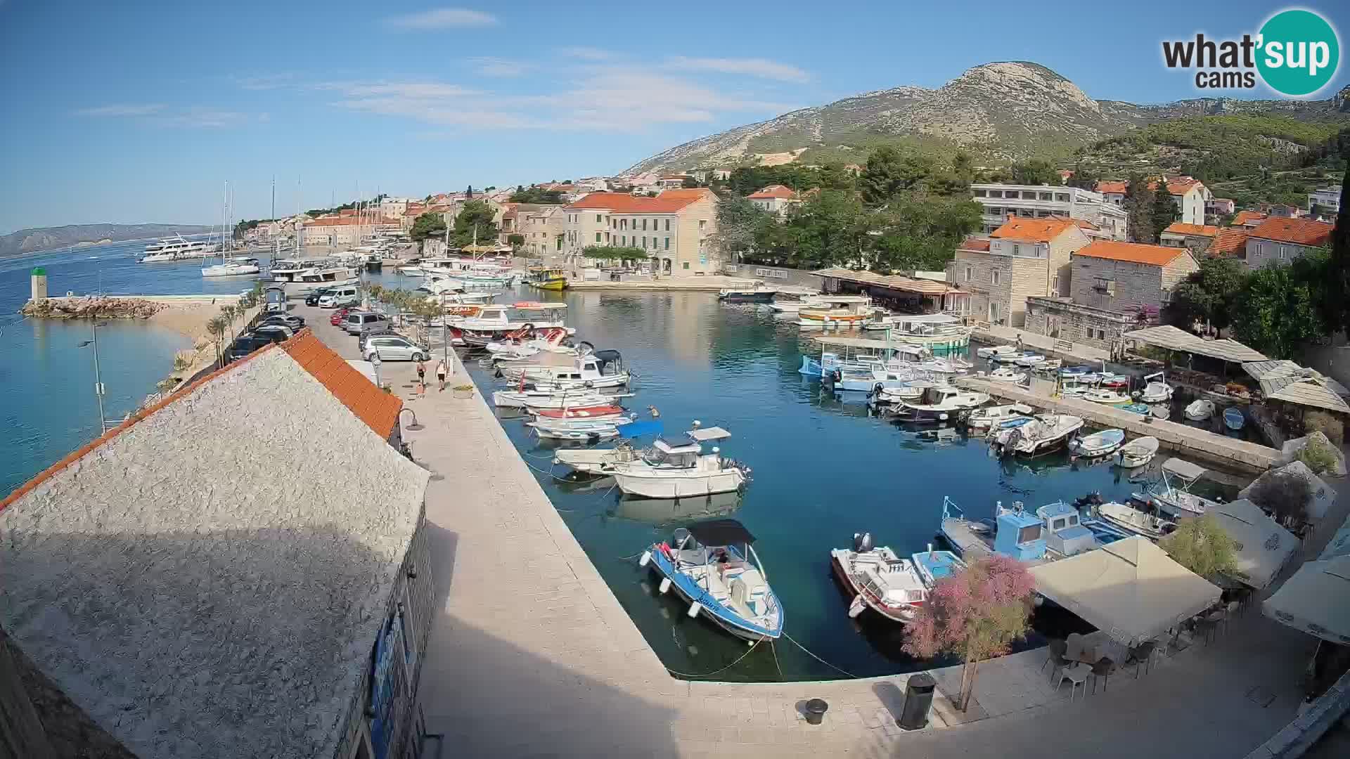 Web kamera Bol Riva – Pogled uživo na luku i marinu