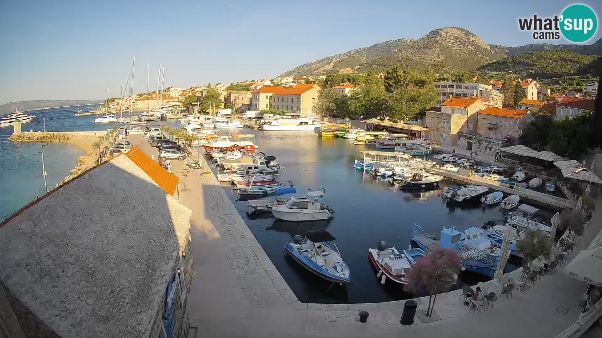 Webcam porto di Bol – Vista live sulla Riva e Marina