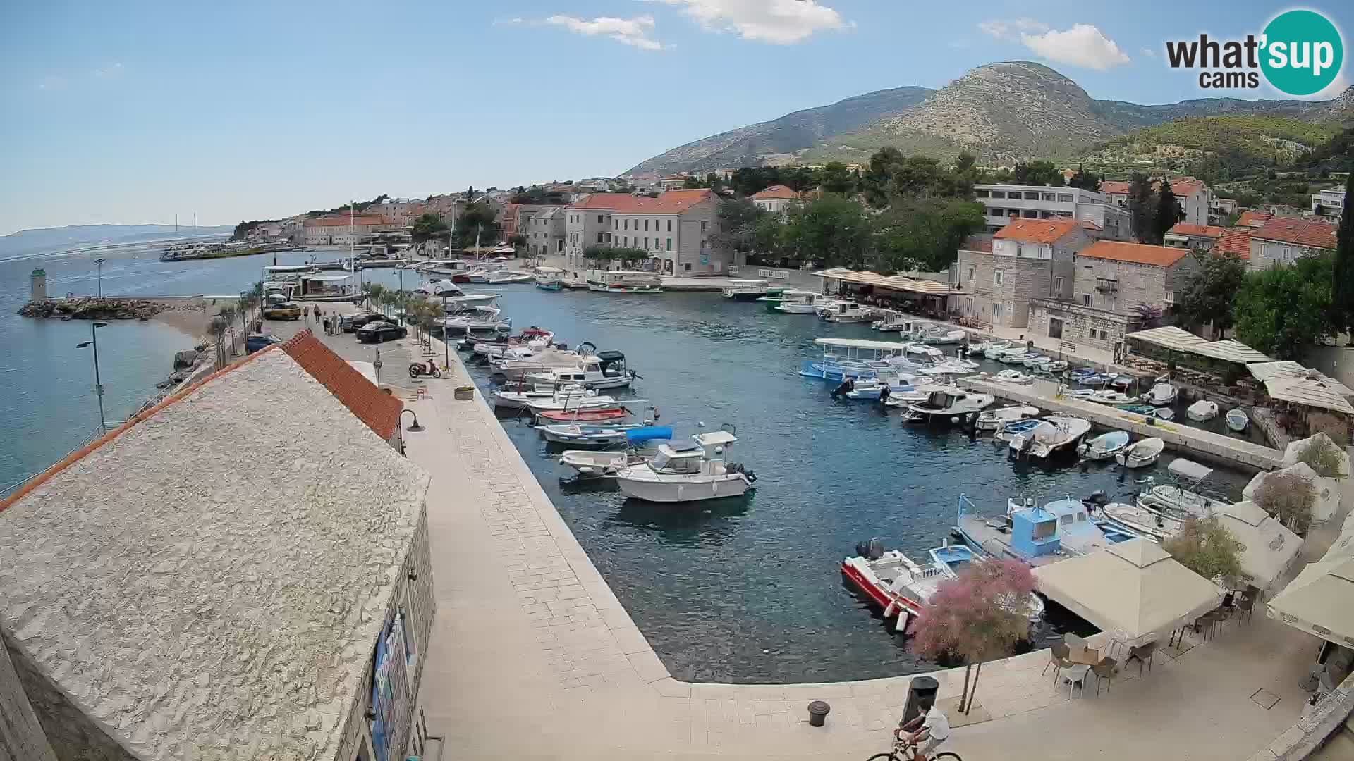 Web kamera Bol Riva – Pogled uživo na luku i marinu