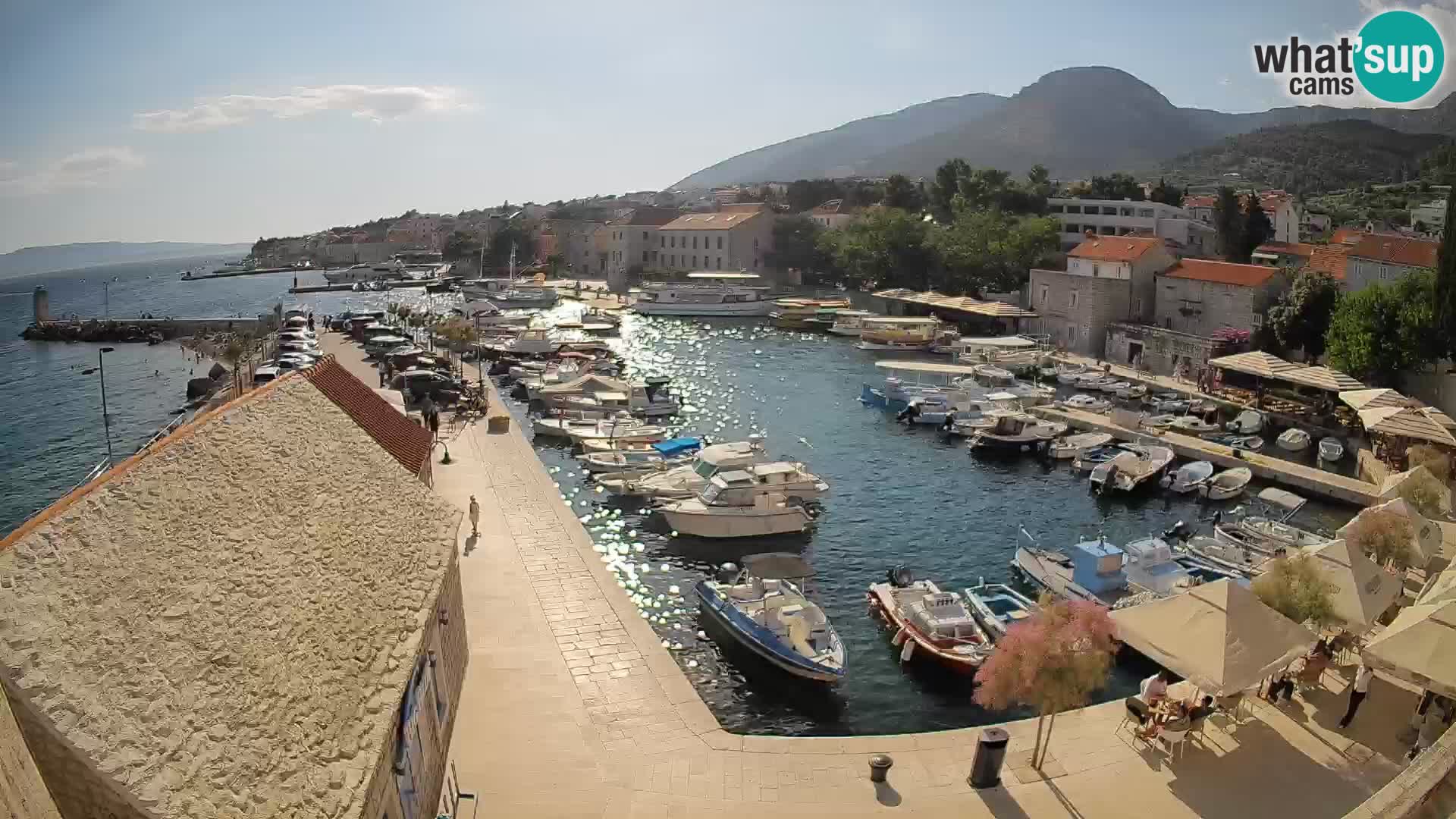 Web kamera Bol Riva – Pogled uživo na luku i marinu
