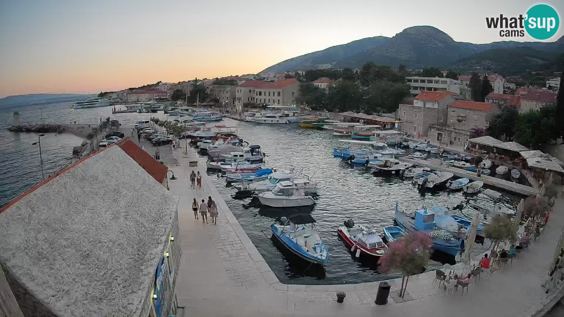 Webcam porto di Bol – Vista live sulla Riva e Marina