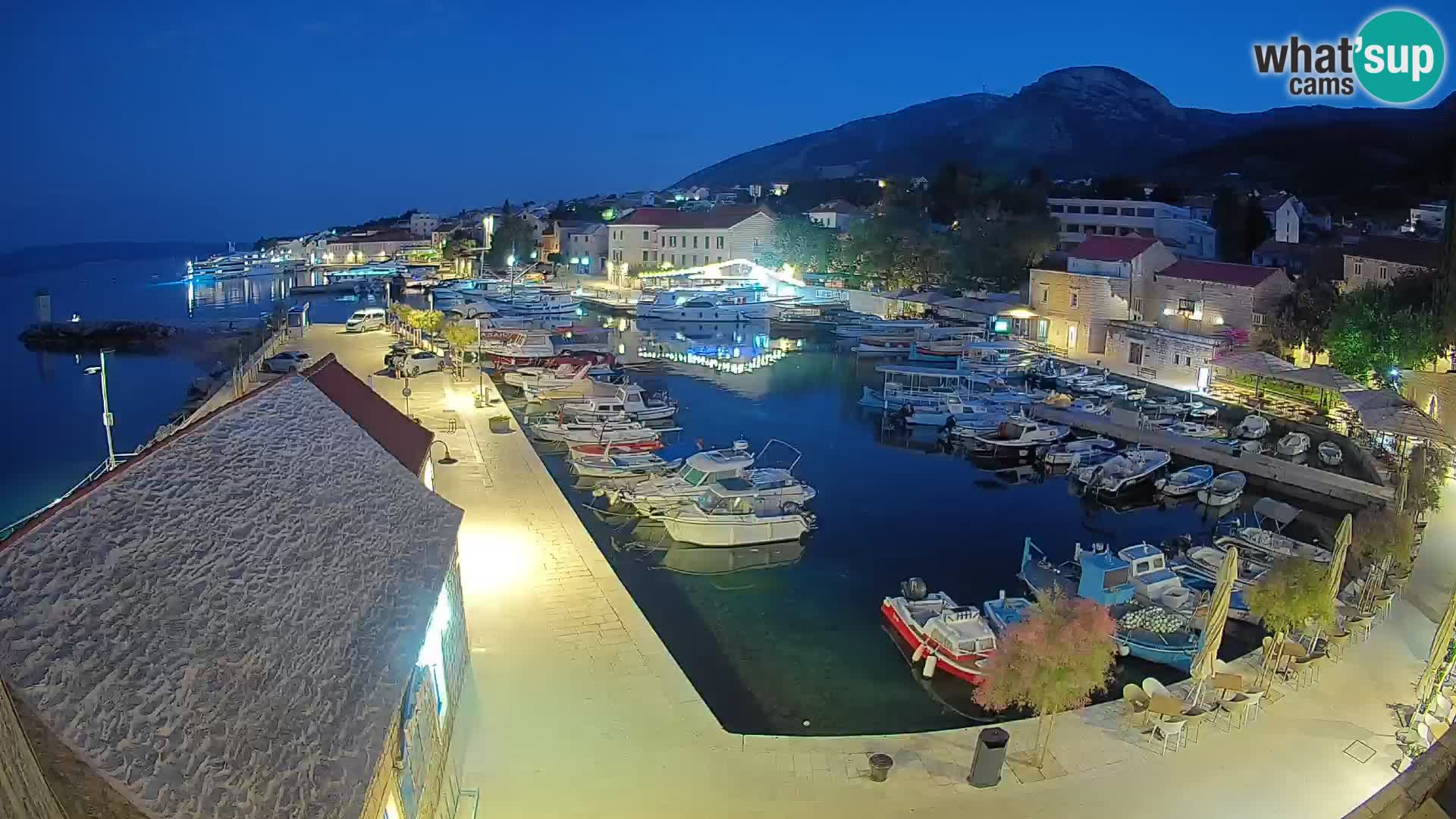 Webcam porto di Bol – Vista live sulla Riva e Marina