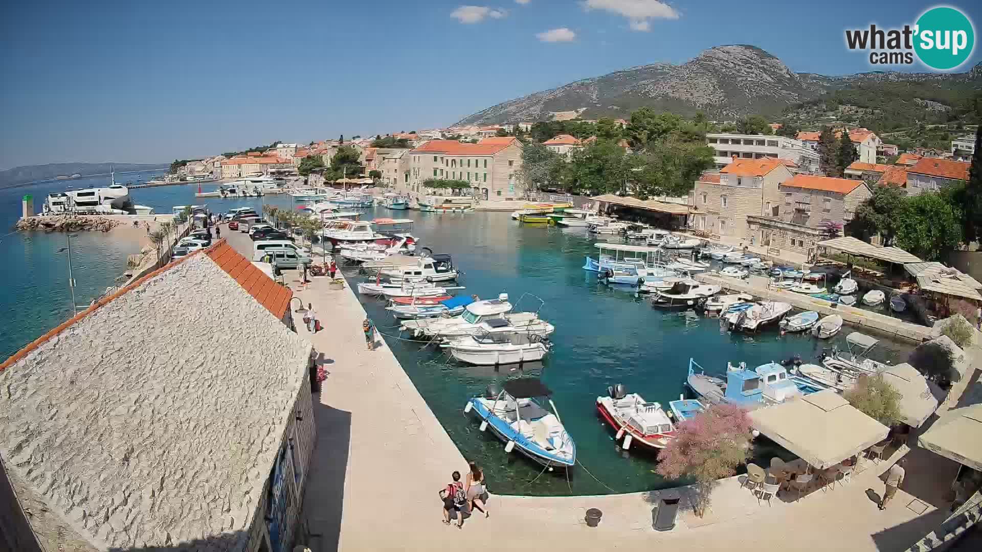 Web kamera Bol Riva – Pogled uživo na luku i marinu