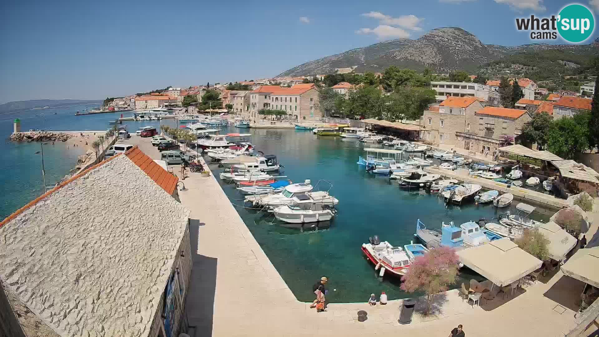 Web kamera Bol Riva – Pogled uživo na luku i marinu