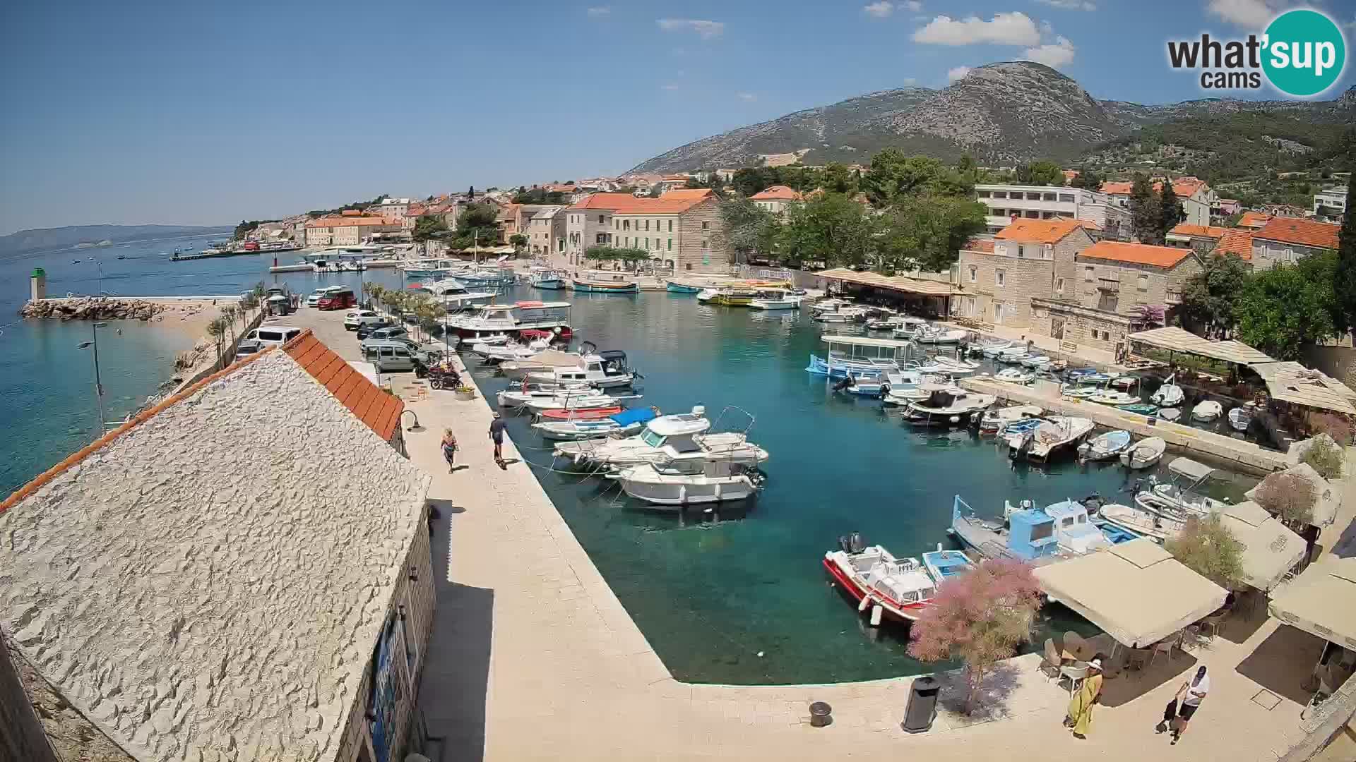 Web kamera Bol Riva – Pogled uživo na luku i marinu