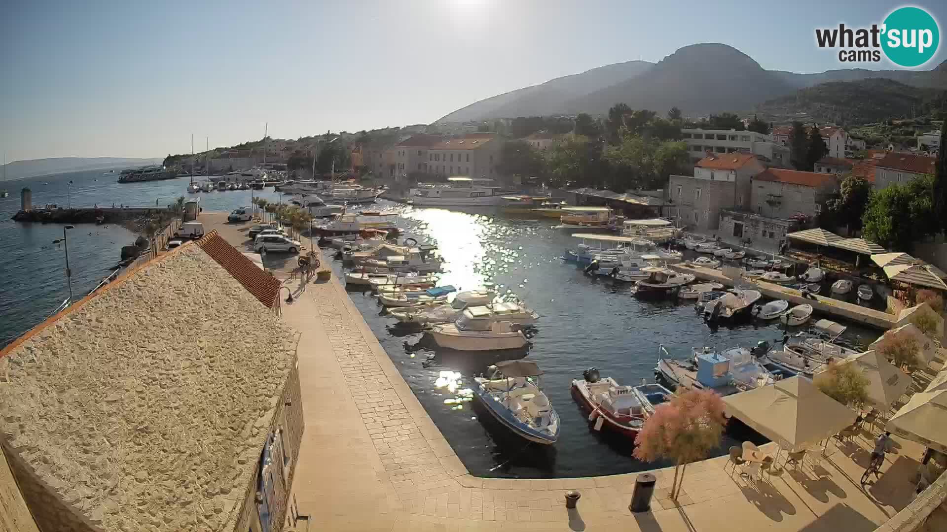 Webcam porto di Bol – Vista live sulla Riva e Marina