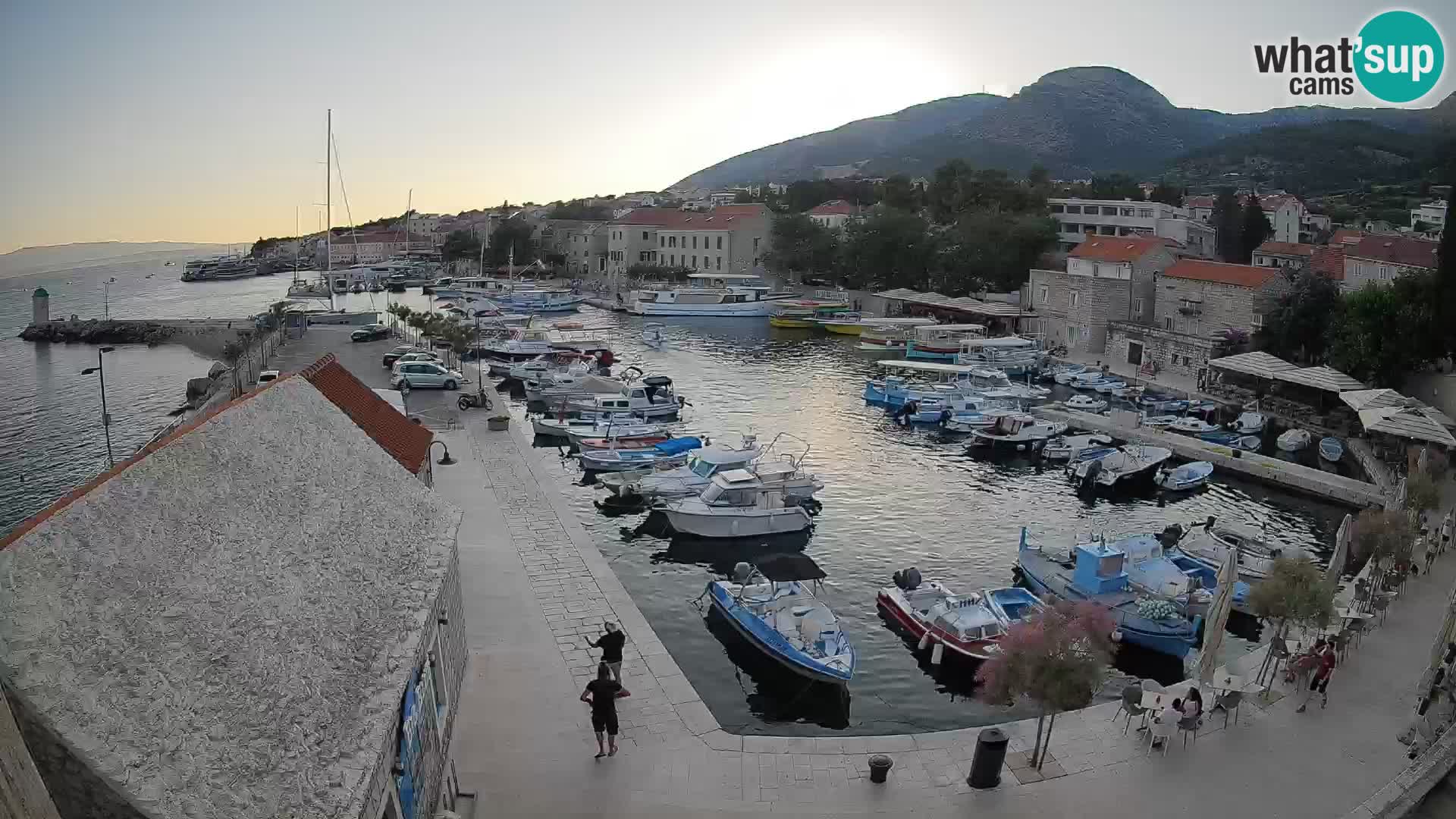 Webcam porto di Bol – Vista live sulla Riva e Marina