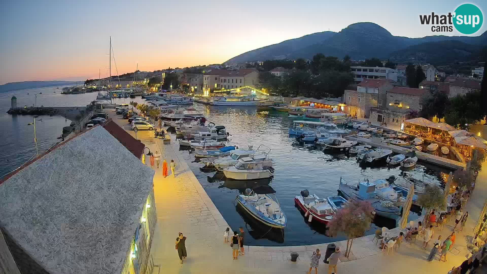 Webcam porto di Bol – Vista live sulla Riva e Marina