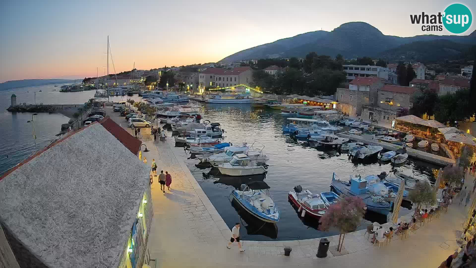 Webcam porto di Bol – Vista live sulla Riva e Marina
