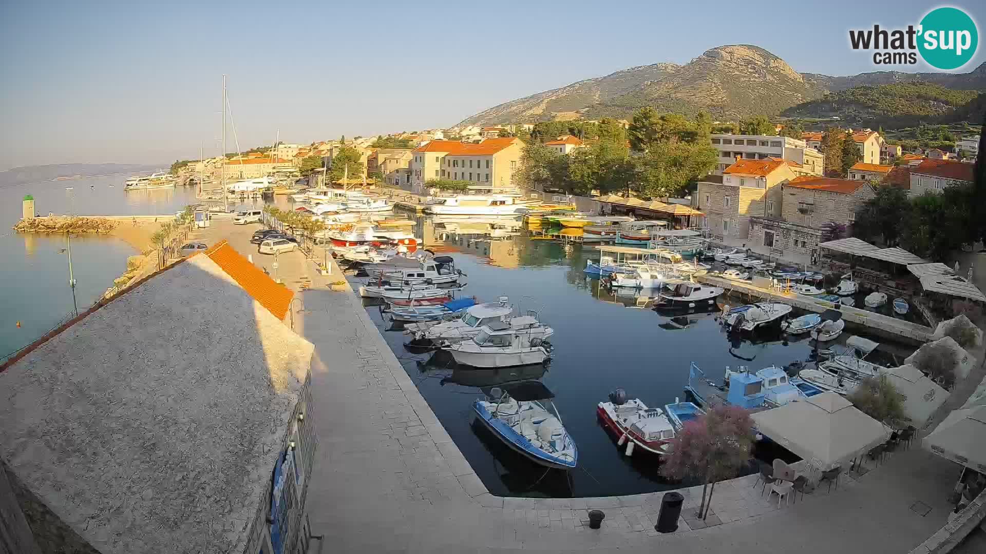 Webcam porto di Bol – Vista live sulla Riva e Marina