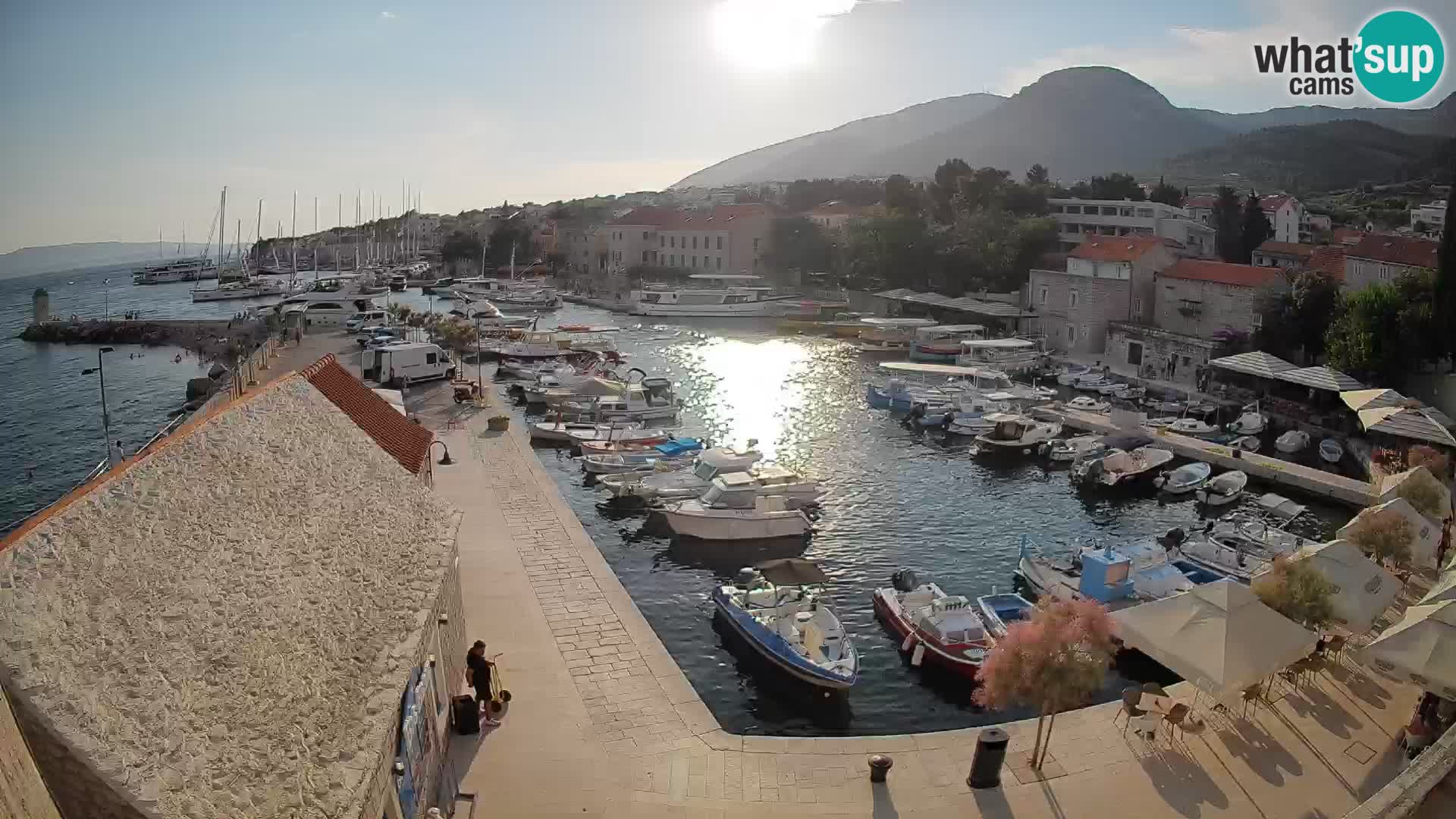 Webcam porto di Bol – Vista live sulla Riva e Marina