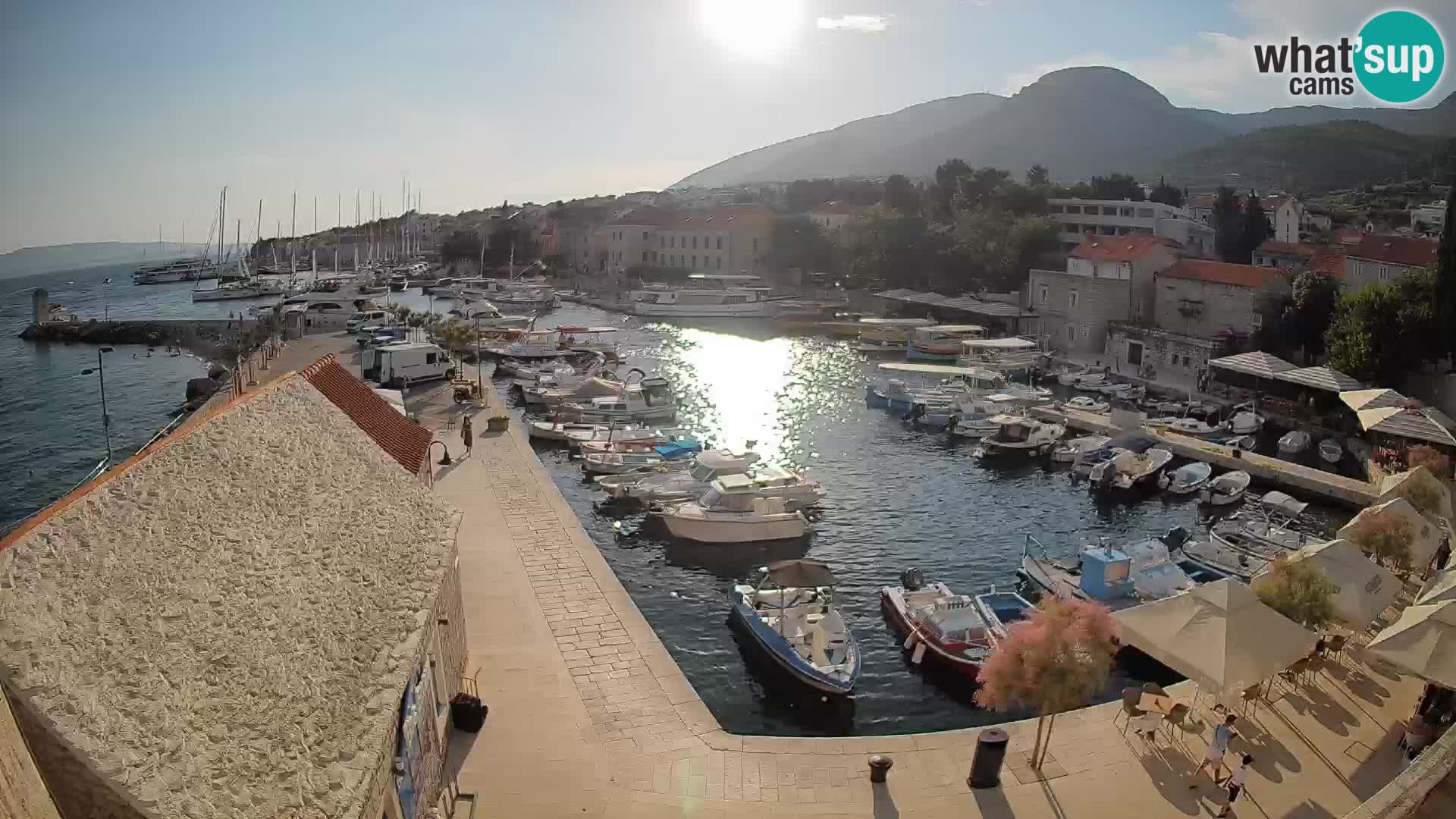 Webcam Bol Hafen – Liveblick auf Bol Riva & Marina