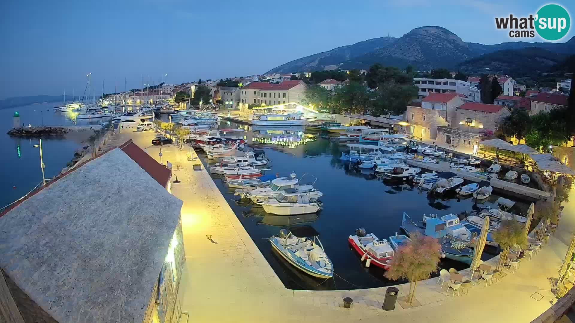 Webcam porto di Bol – Vista live sulla Riva e Marina