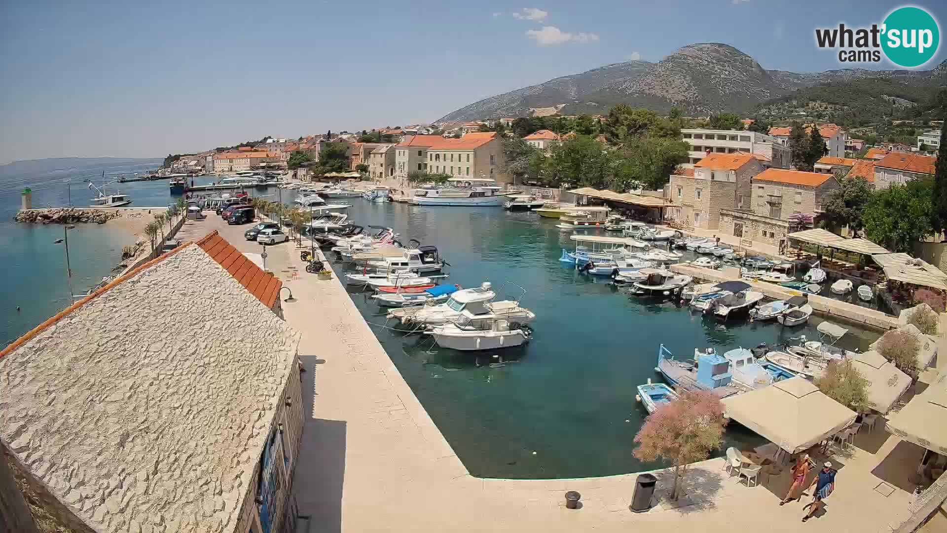 Web kamera Bol Riva – Pogled uživo na luku i marinu