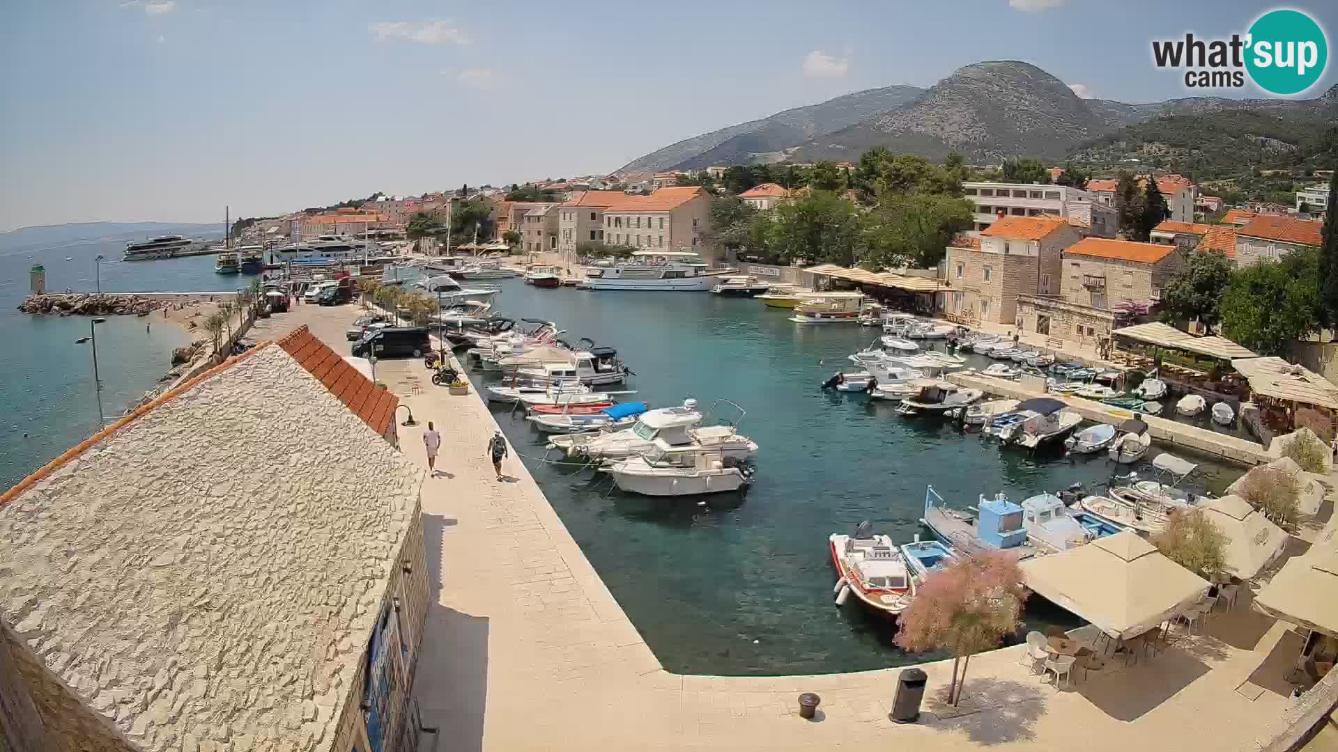 Web kamera Bol Riva – Pogled uživo na luku i marinu