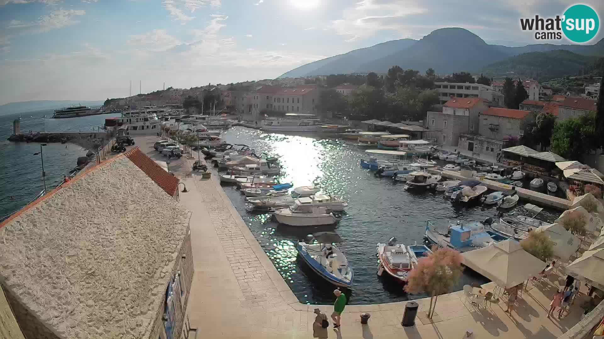 Web kamera Bol Riva – Pogled uživo na luku i marinu
