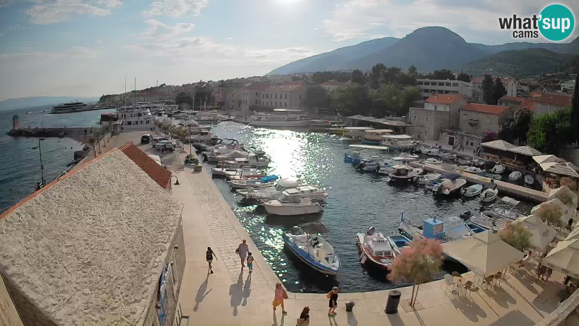 Web kamera Bol Riva – Pogled uživo na luku i marinu