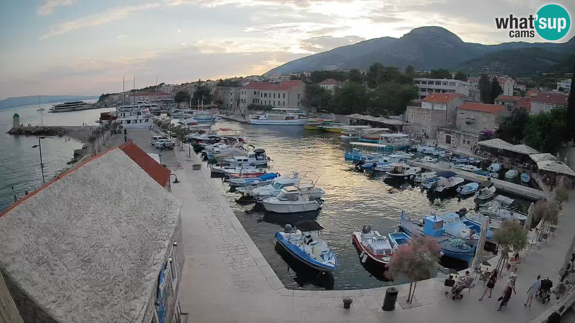 Webcam porto di Bol – Vista live sulla Riva e Marina