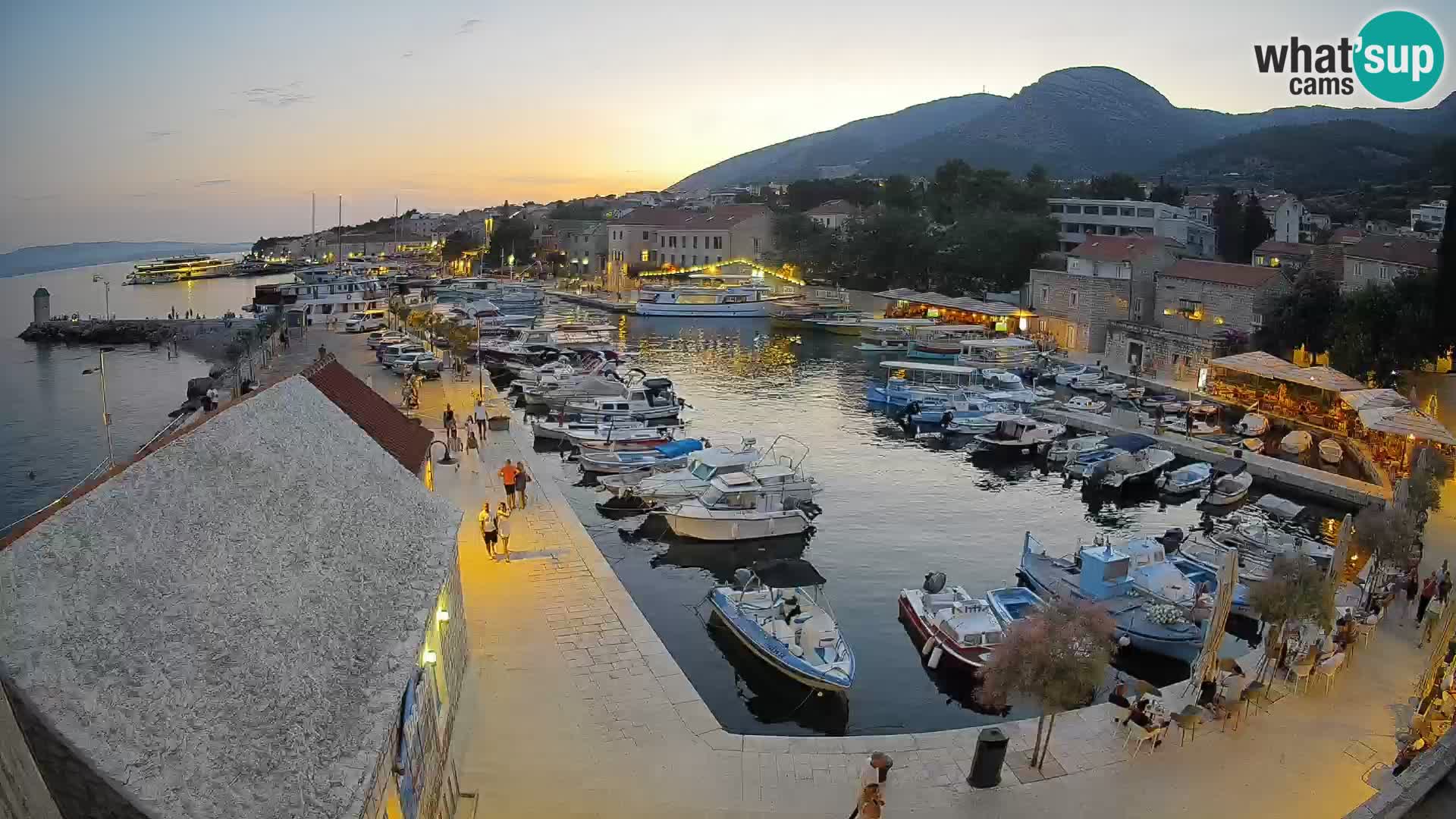 Webcam Bol Hafen – Liveblick auf Bol Riva & Marina