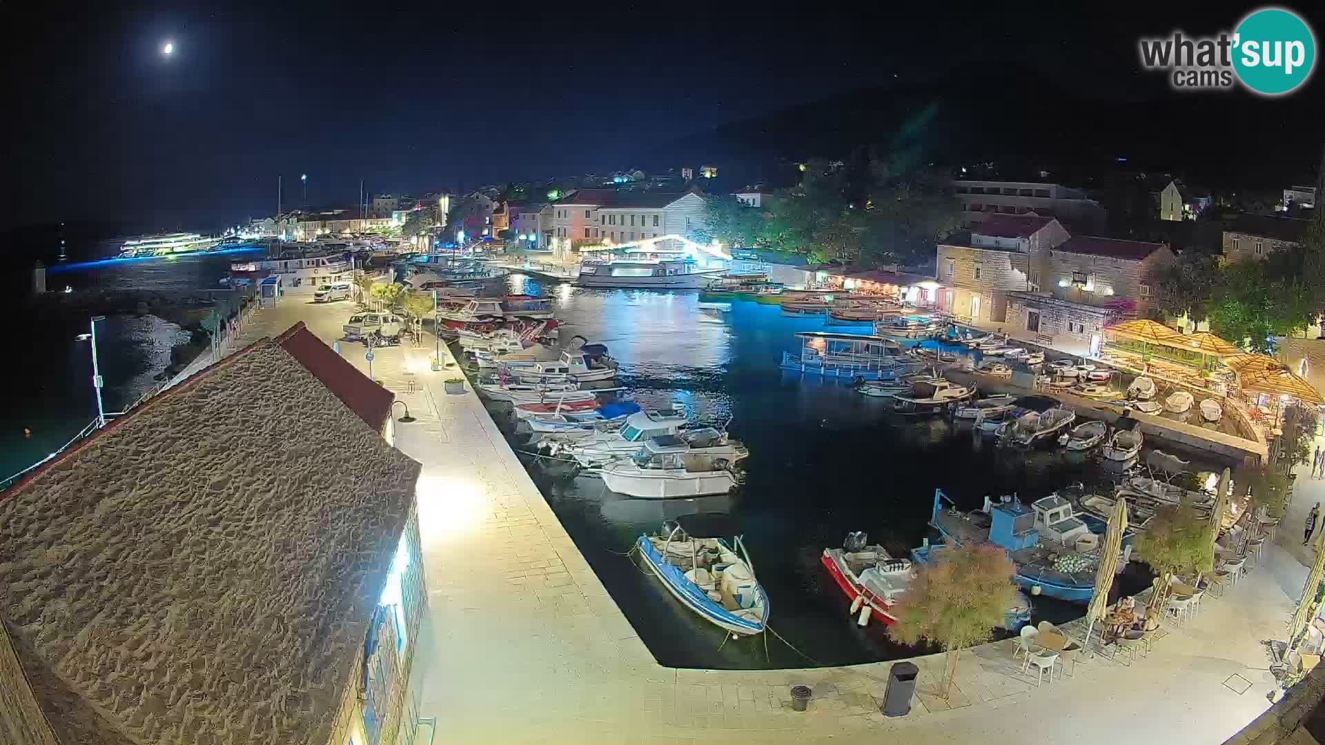 Webcam porto di Bol – Vista live sulla Riva e Marina