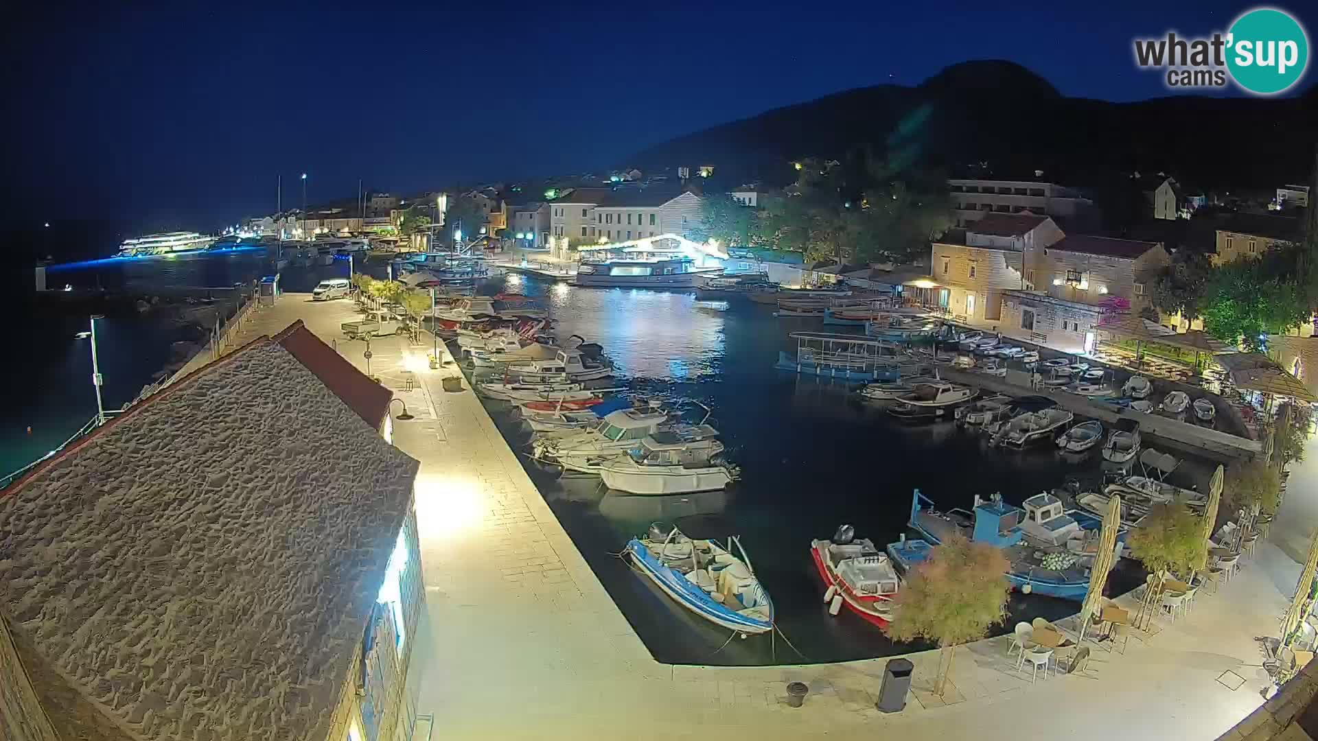 Webcam porto di Bol – Vista live sulla Riva e Marina