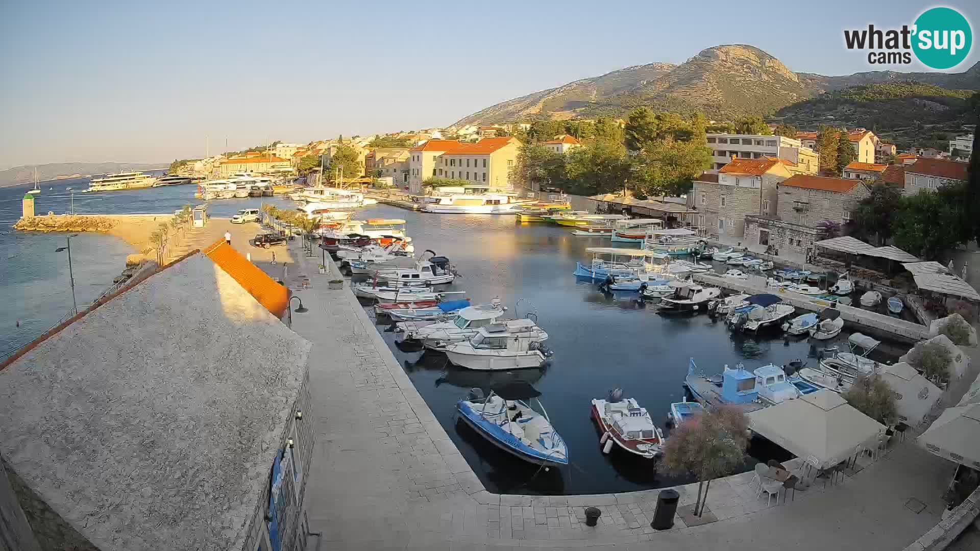 Webcam porto di Bol – Vista live sulla Riva e Marina