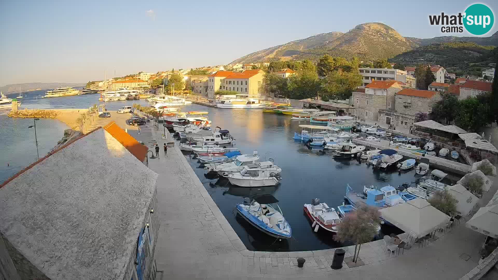 Webcam porto di Bol – Vista live sulla Riva e Marina