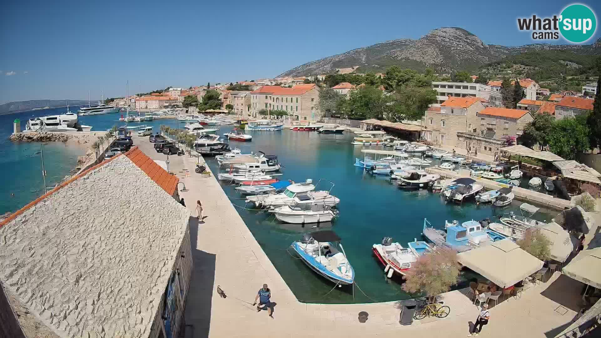 Web kamera Bol Riva – Pogled uživo na luku i marinu