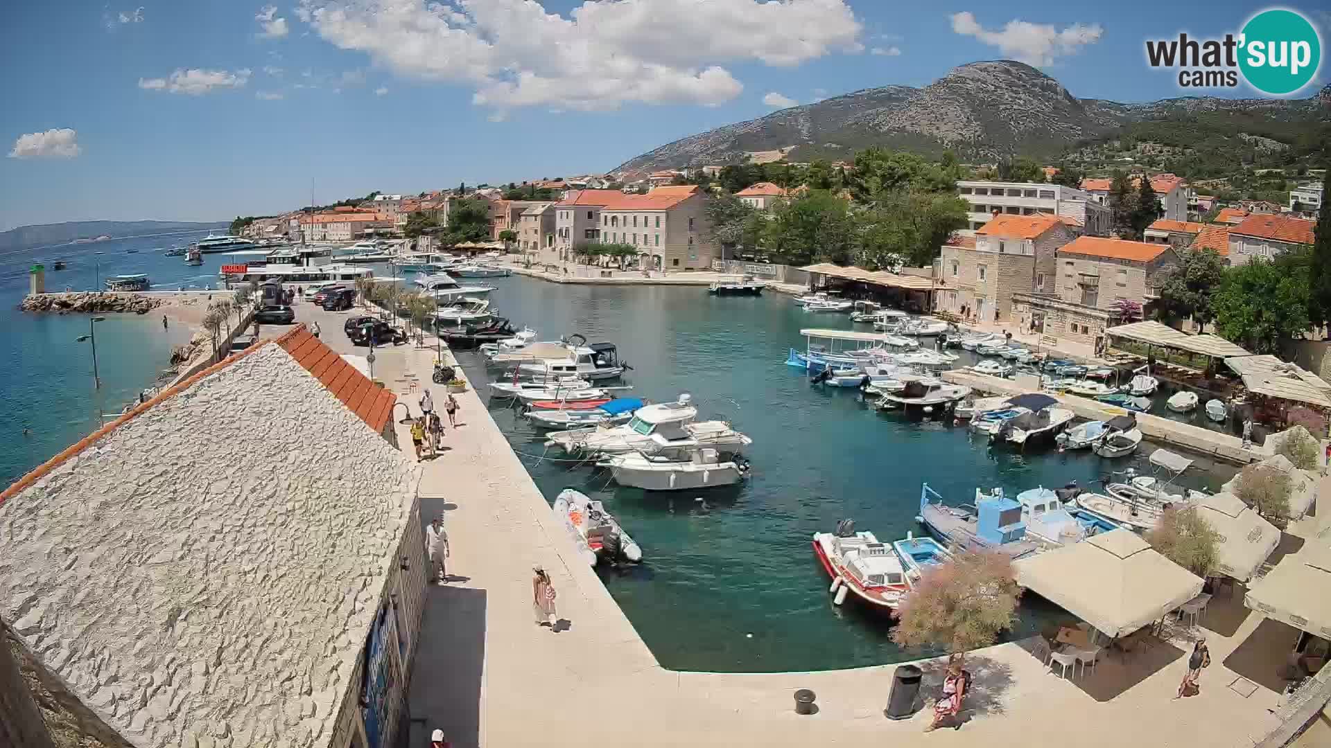 Web kamera Bol Riva – Pogled uživo na luku i marinu