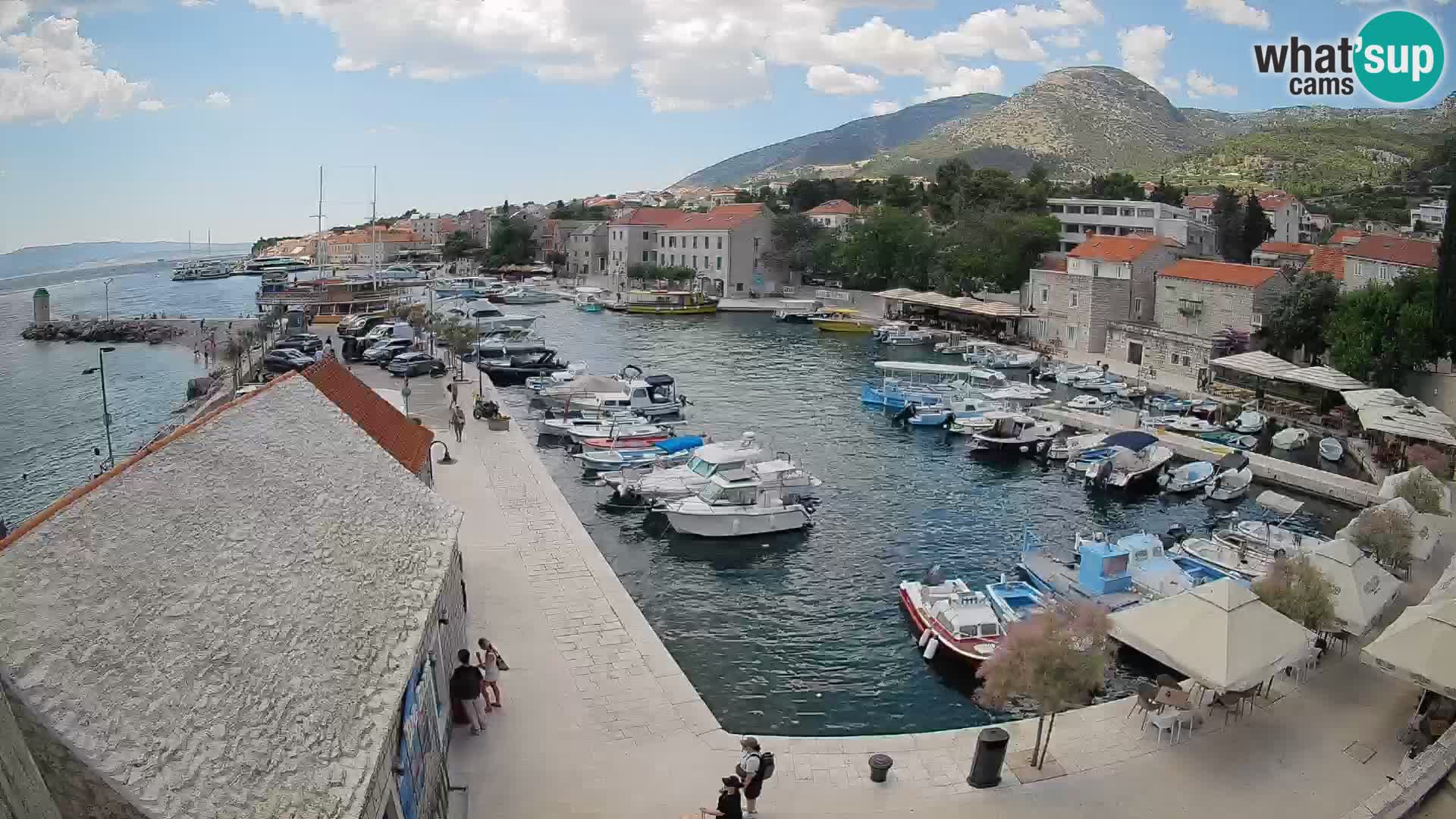 Web kamera Bol Riva – Pogled uživo na luku i marinu