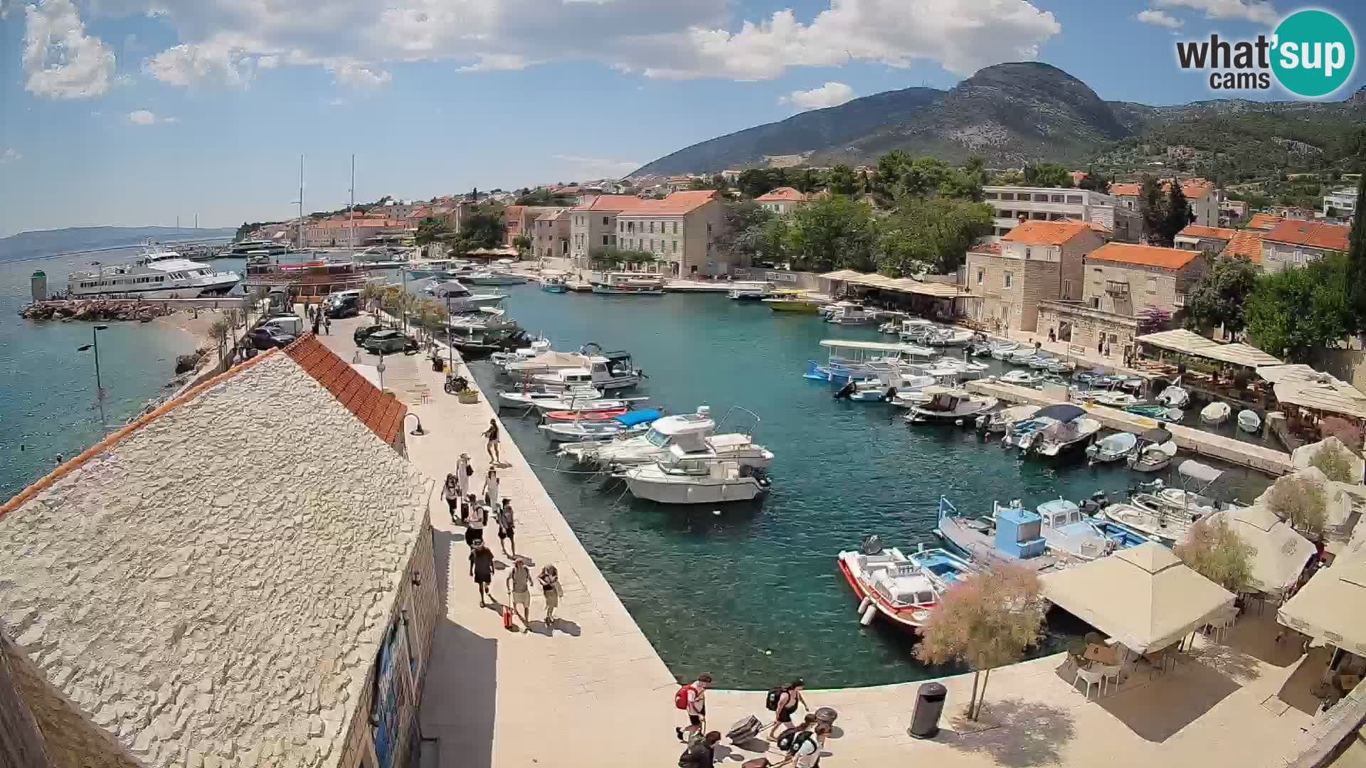 Spletna kamera Bol pristanišče – Pogled v živo na Rivo in marino