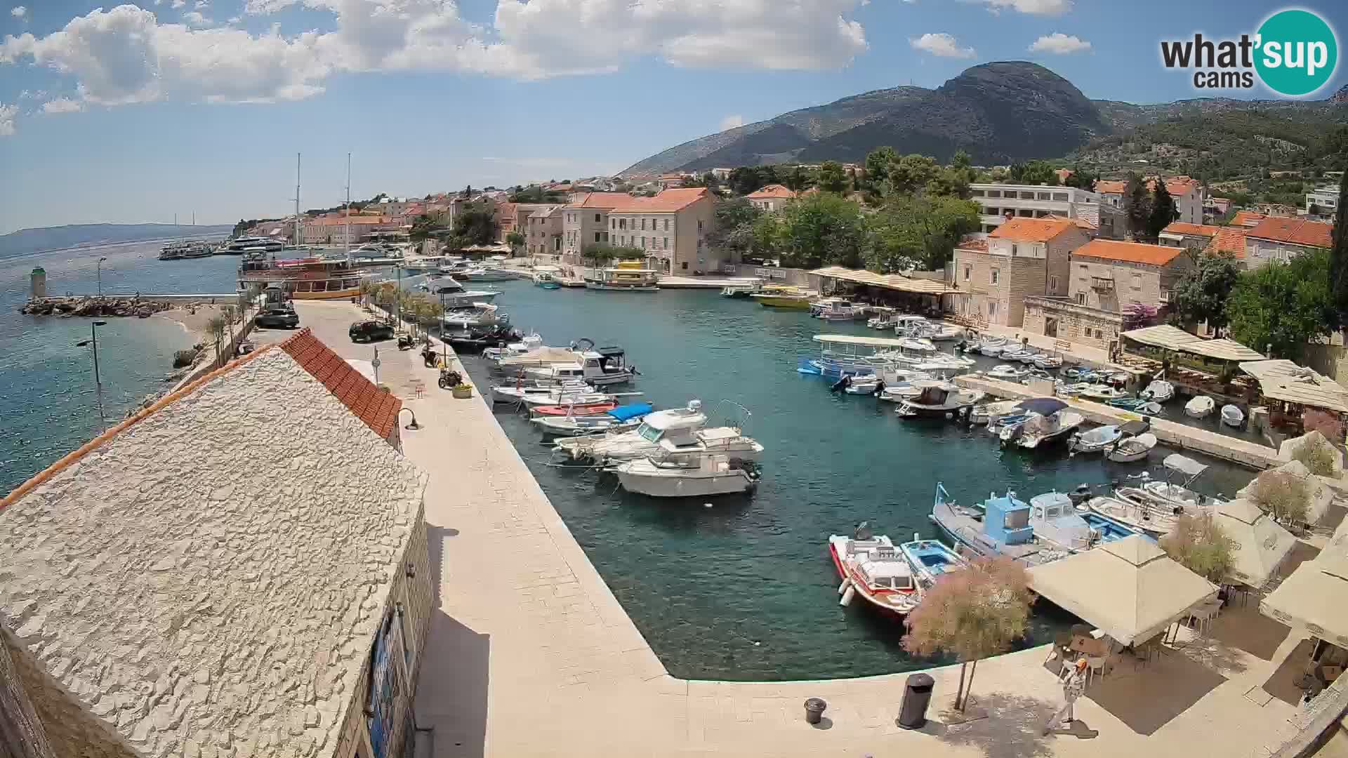Web kamera Bol Riva – Pogled uživo na luku i marinu