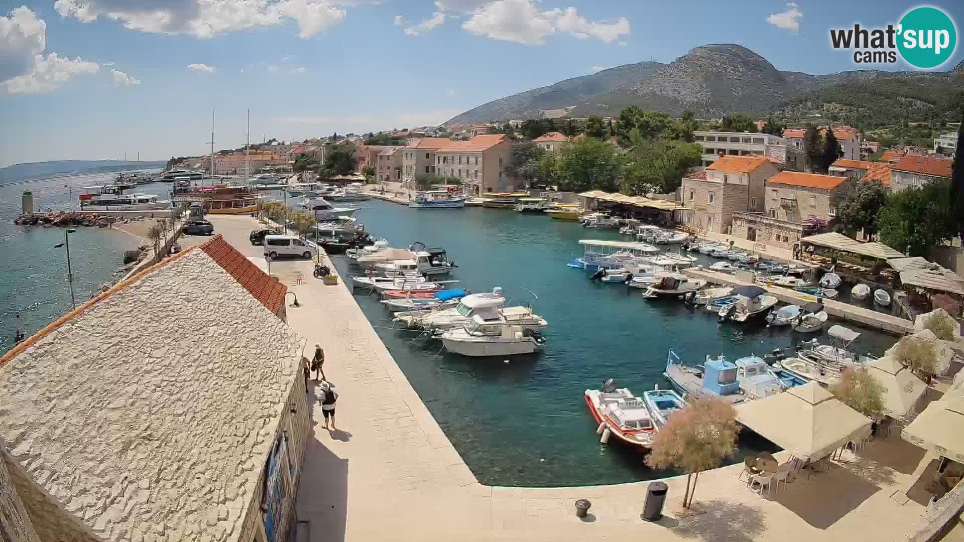 Web kamera Bol Riva – Pogled uživo na luku i marinu