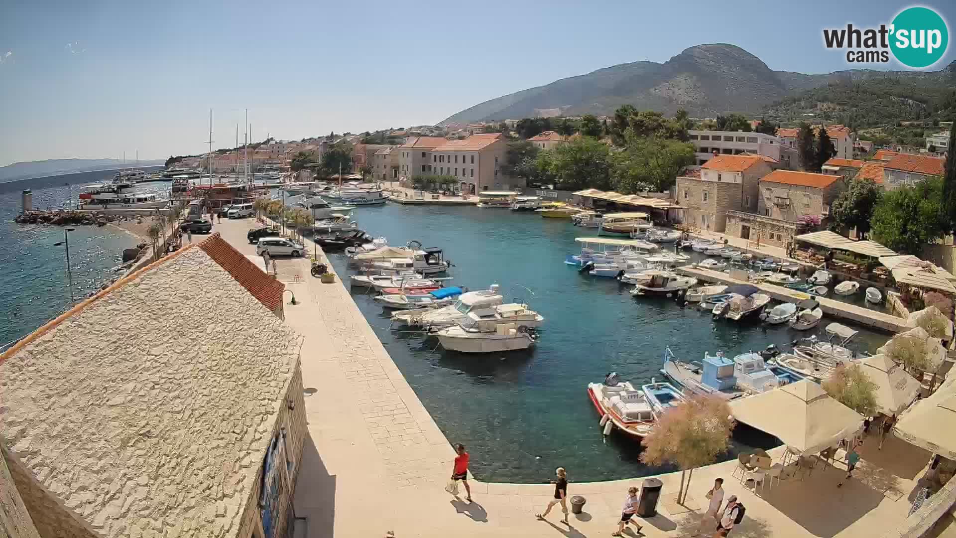 Web kamera Bol Riva – Pogled uživo na luku i marinu
