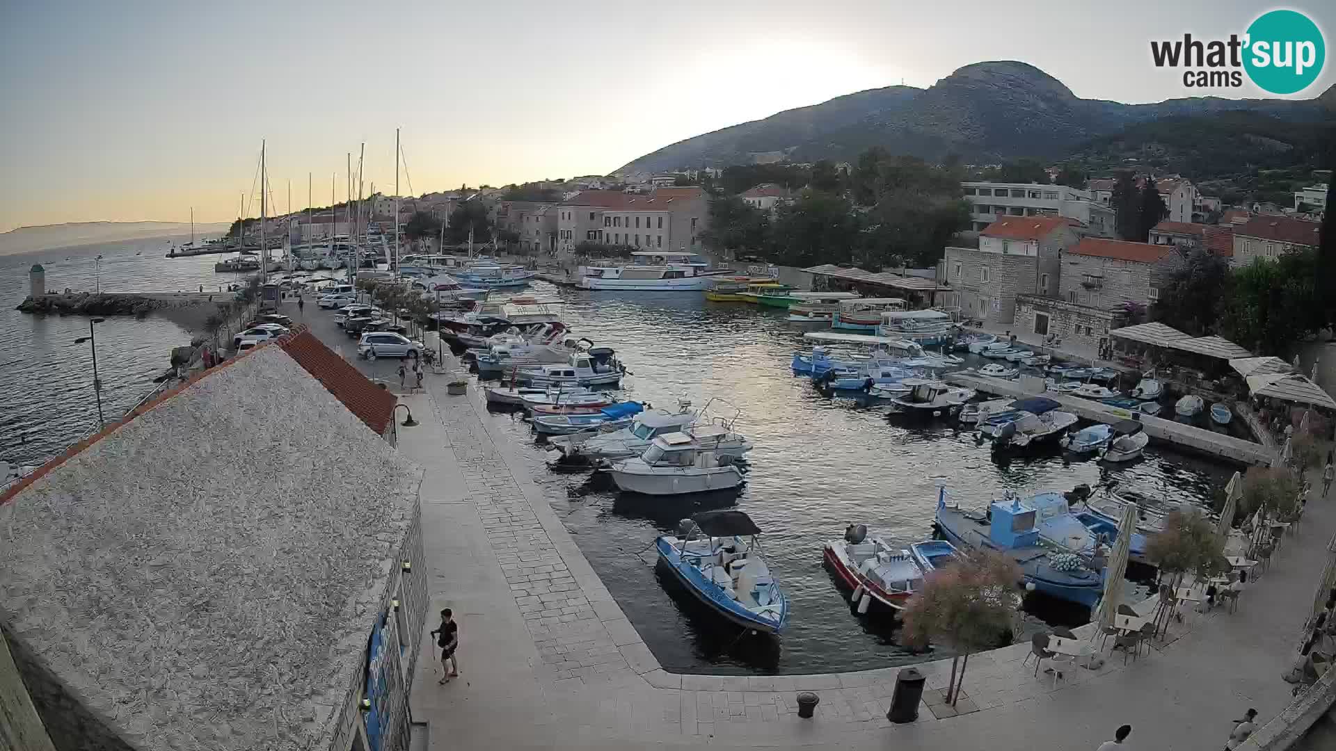 Webcam porto di Bol – Vista live sulla Riva e Marina