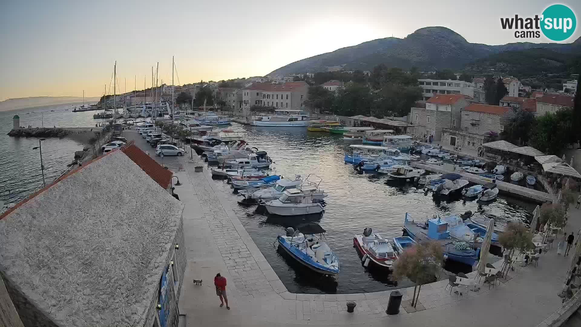 Webcam porto di Bol – Vista live sulla Riva e Marina