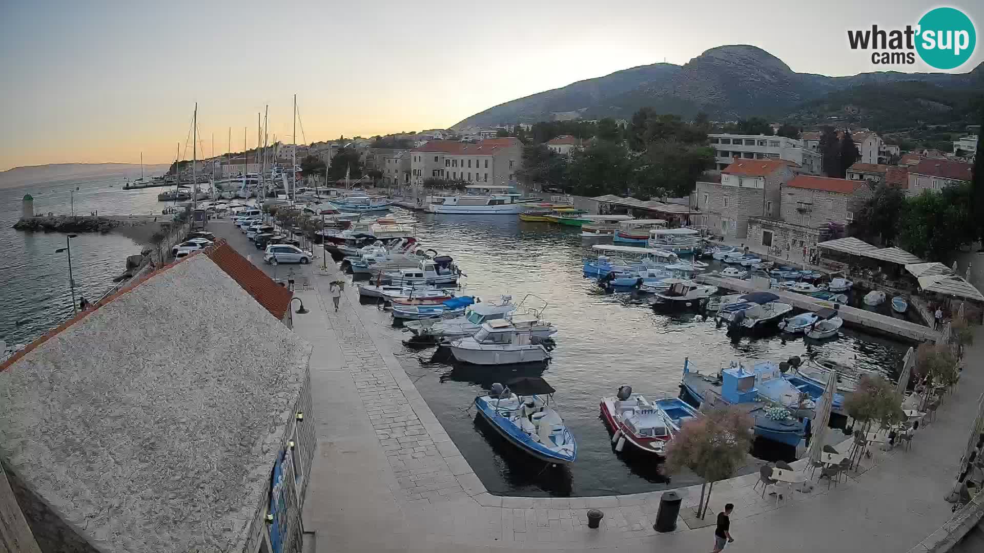 Webcam porto di Bol – Vista live sulla Riva e Marina
