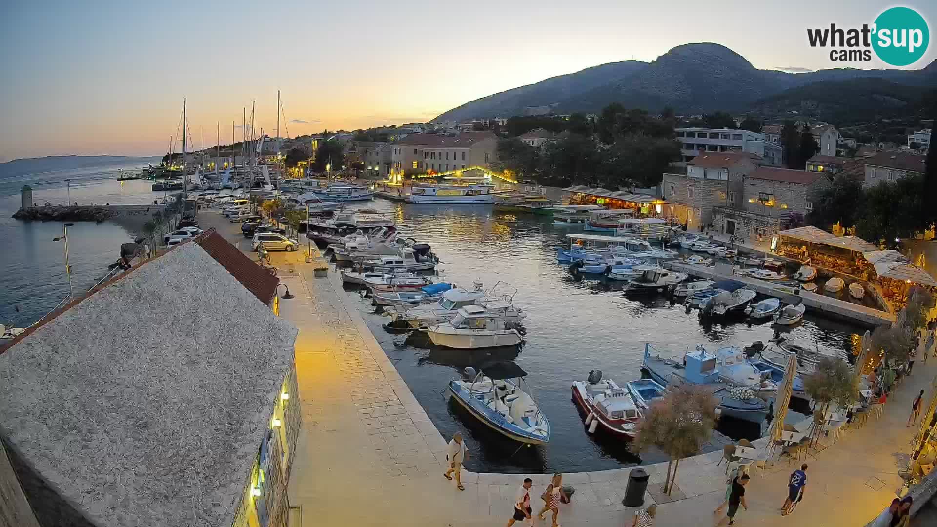 Webcam porto di Bol – Vista live sulla Riva e Marina