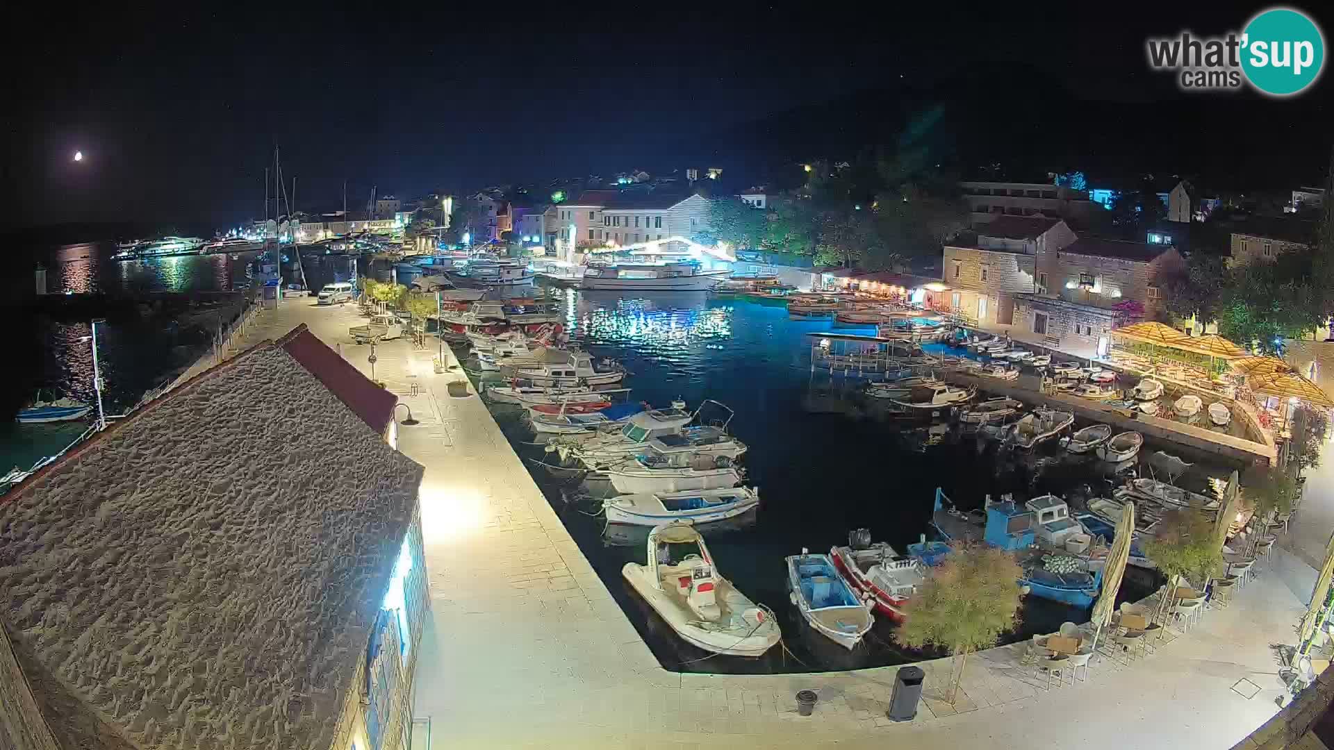 Webcam porto di Bol – Vista live sulla Riva e Marina