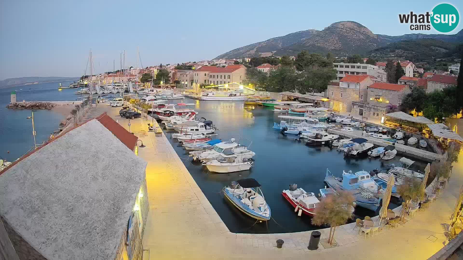 Webcam porto di Bol – Vista live sulla Riva e Marina