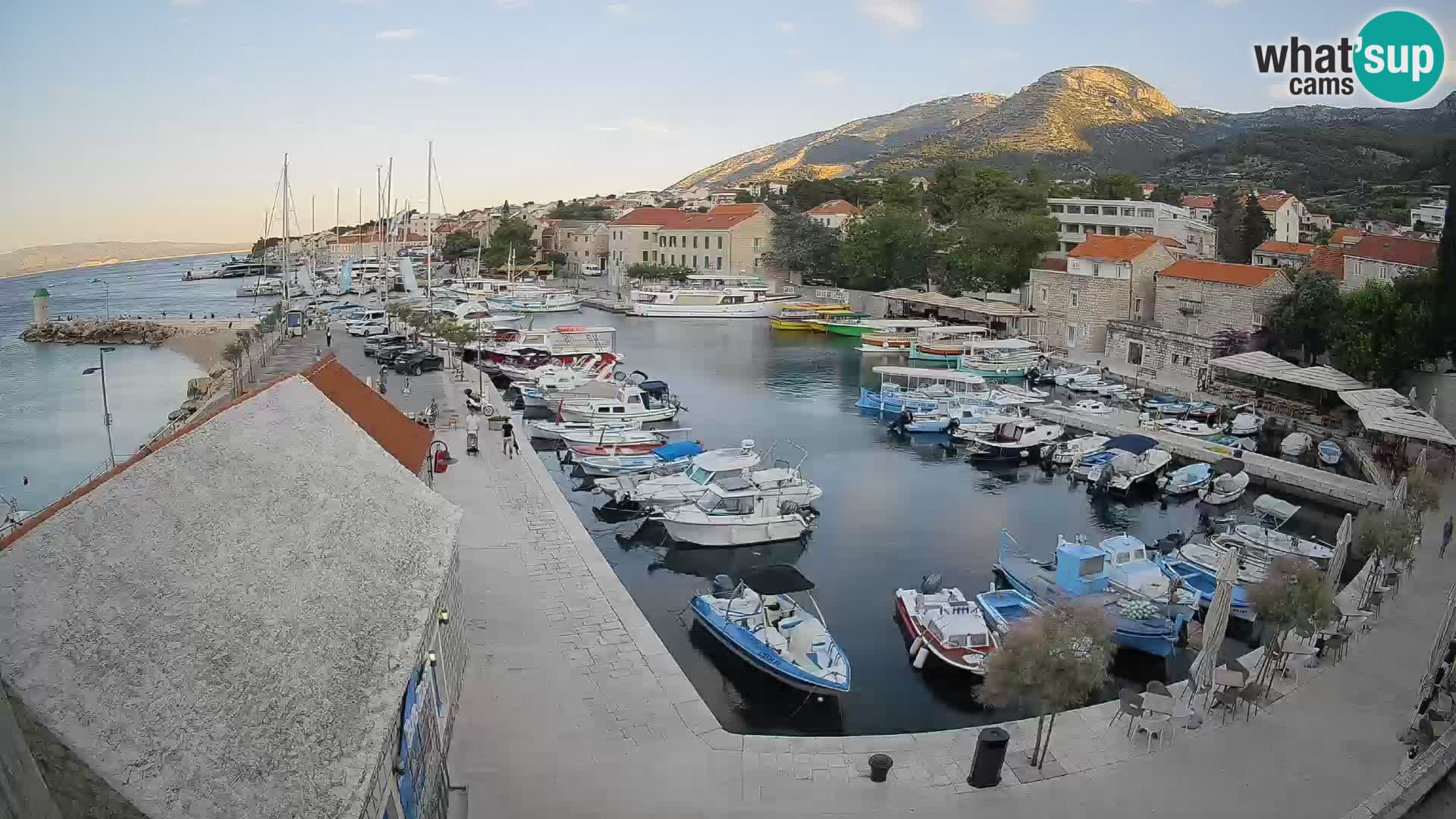 Webcam porto di Bol – Vista live sulla Riva e Marina