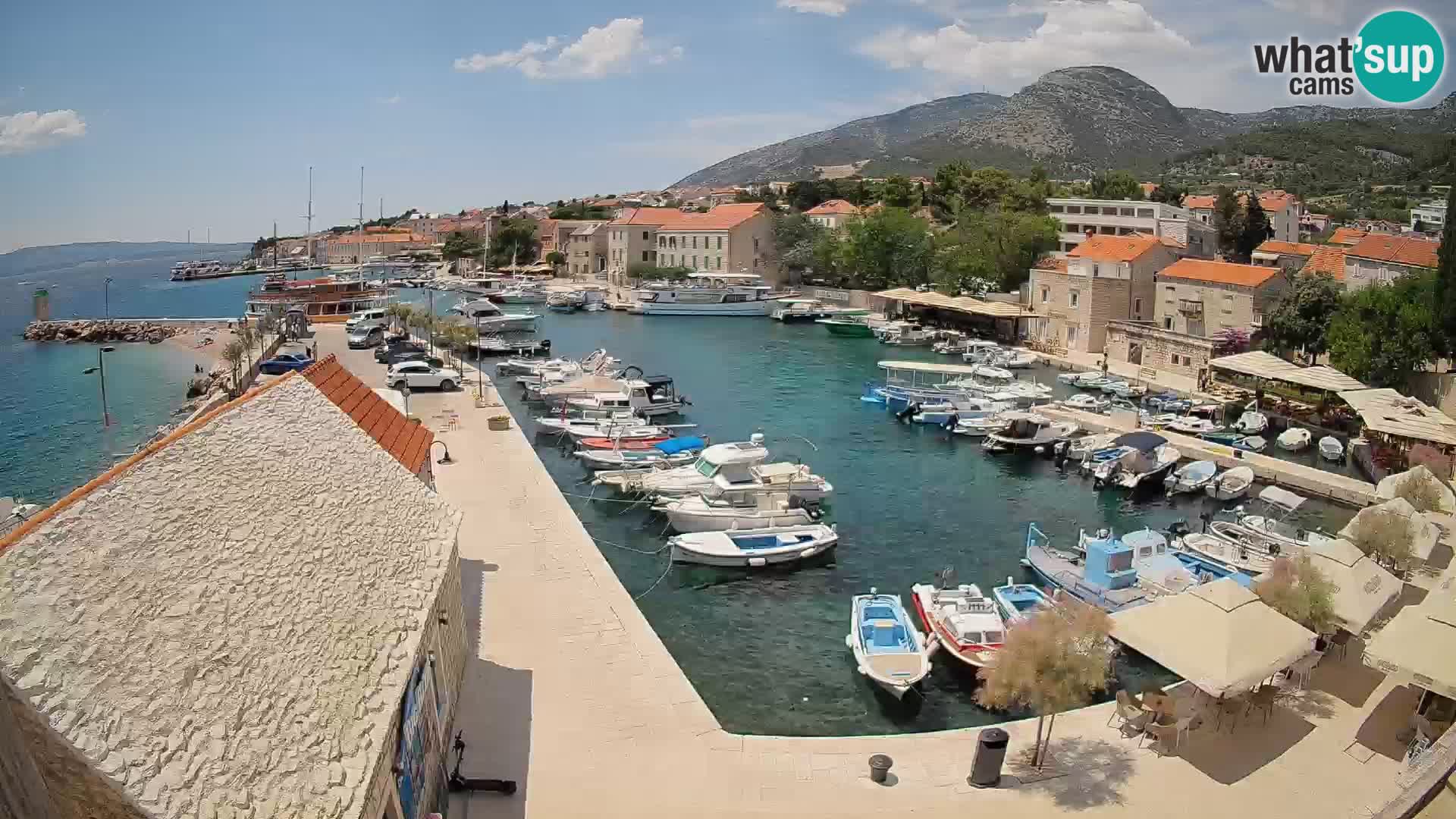 Web kamera Bol Riva – Pogled uživo na luku i marinu